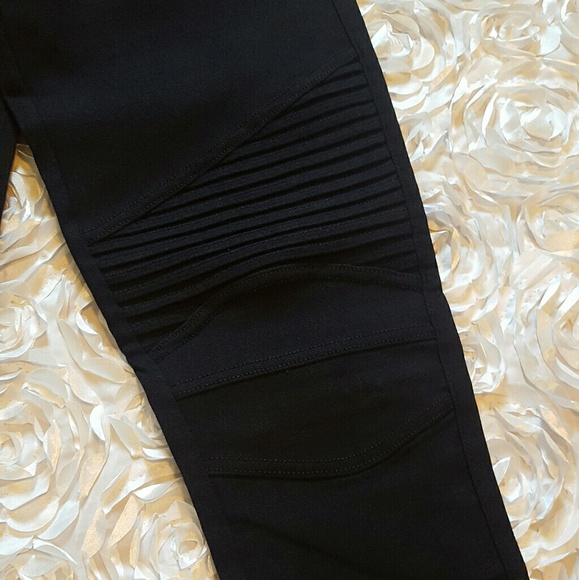 Host pick Black moto jeggings with ankle zipper - Picture 3 of 7
